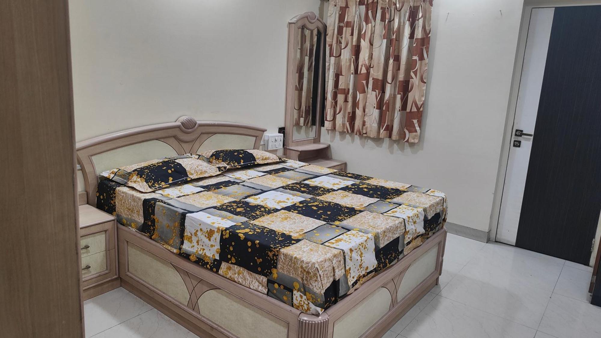 Apartment Excellent Location Near Camp, Salisbury Park Pune